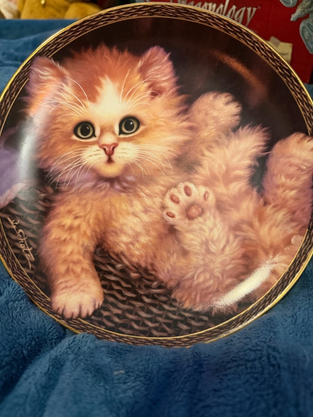 The Bradford Exchange White Collector Plate with Paw Print Backstamp